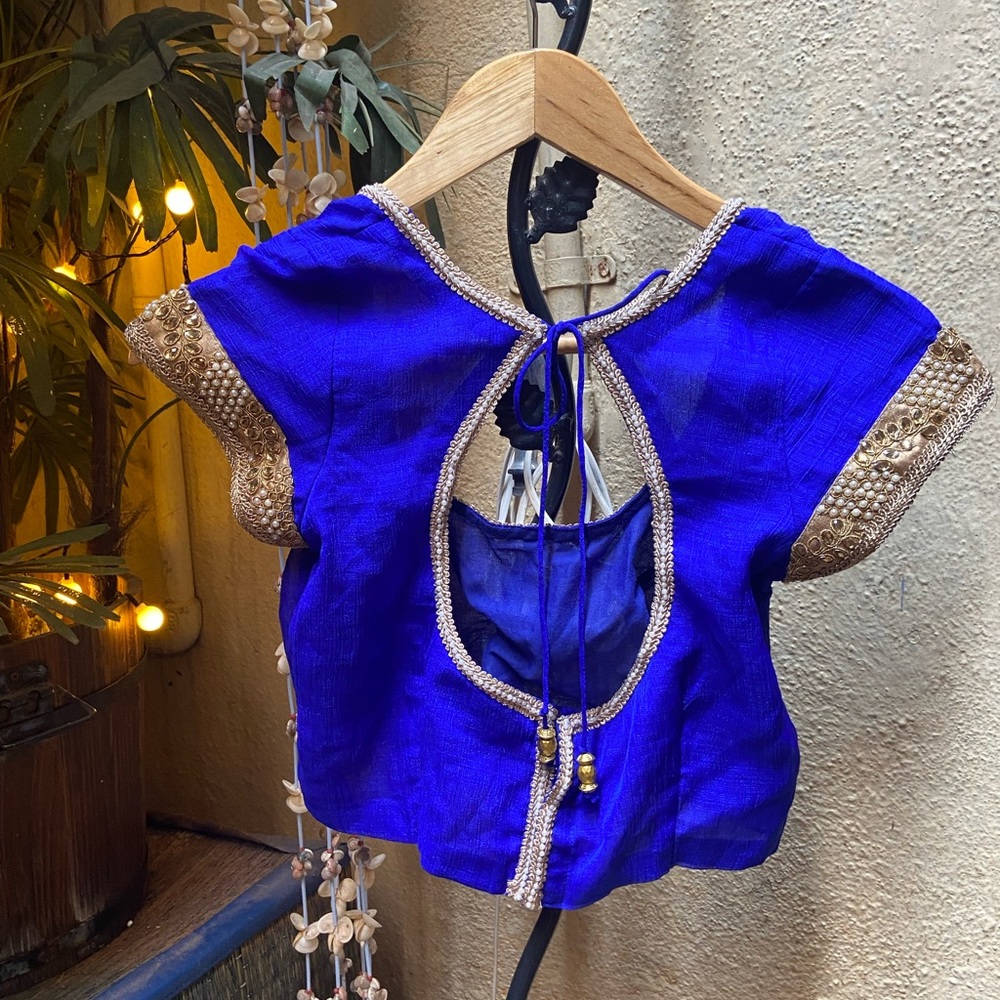 6️⃣5️⃣0️⃣ Saree Blouse. Size - M-L - Picture 3 of 13